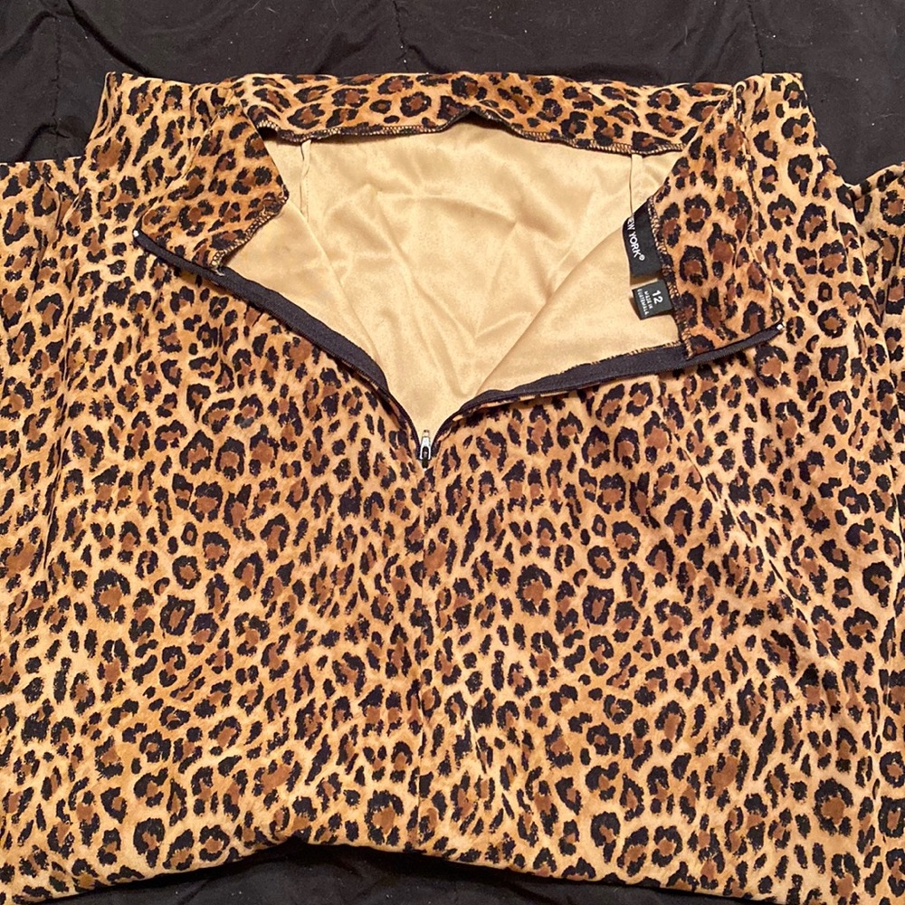 Womens skirt. Briggs New York. Zipper in the back with a slit. Size 12